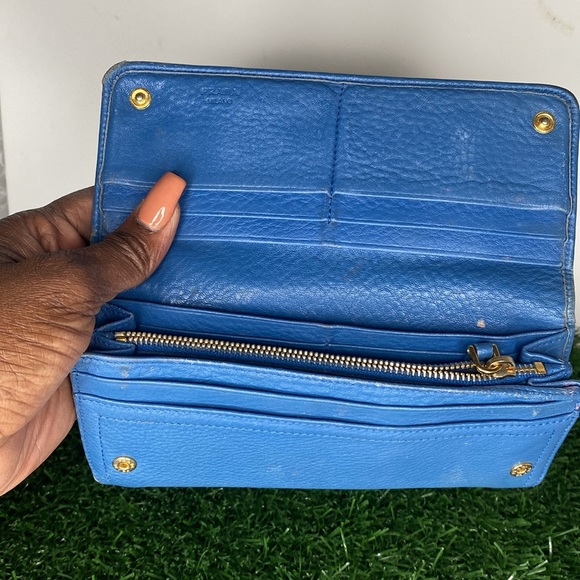 Authentic 🌺🌺🌺Prada wallet - Picture 3 of 12